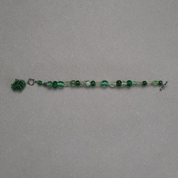 Green Beaded Bracelet with Fish with Toggle Closure - Picture 5 of 8